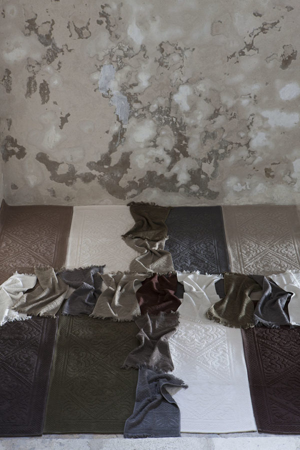 Tapis Enzo Carbone 54 X 110 Tapis de bain La Vallée du blanc