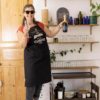 Tablier de cuisine Peps recylé Le gratin avec poche Noir 90 x 72 – Image 2