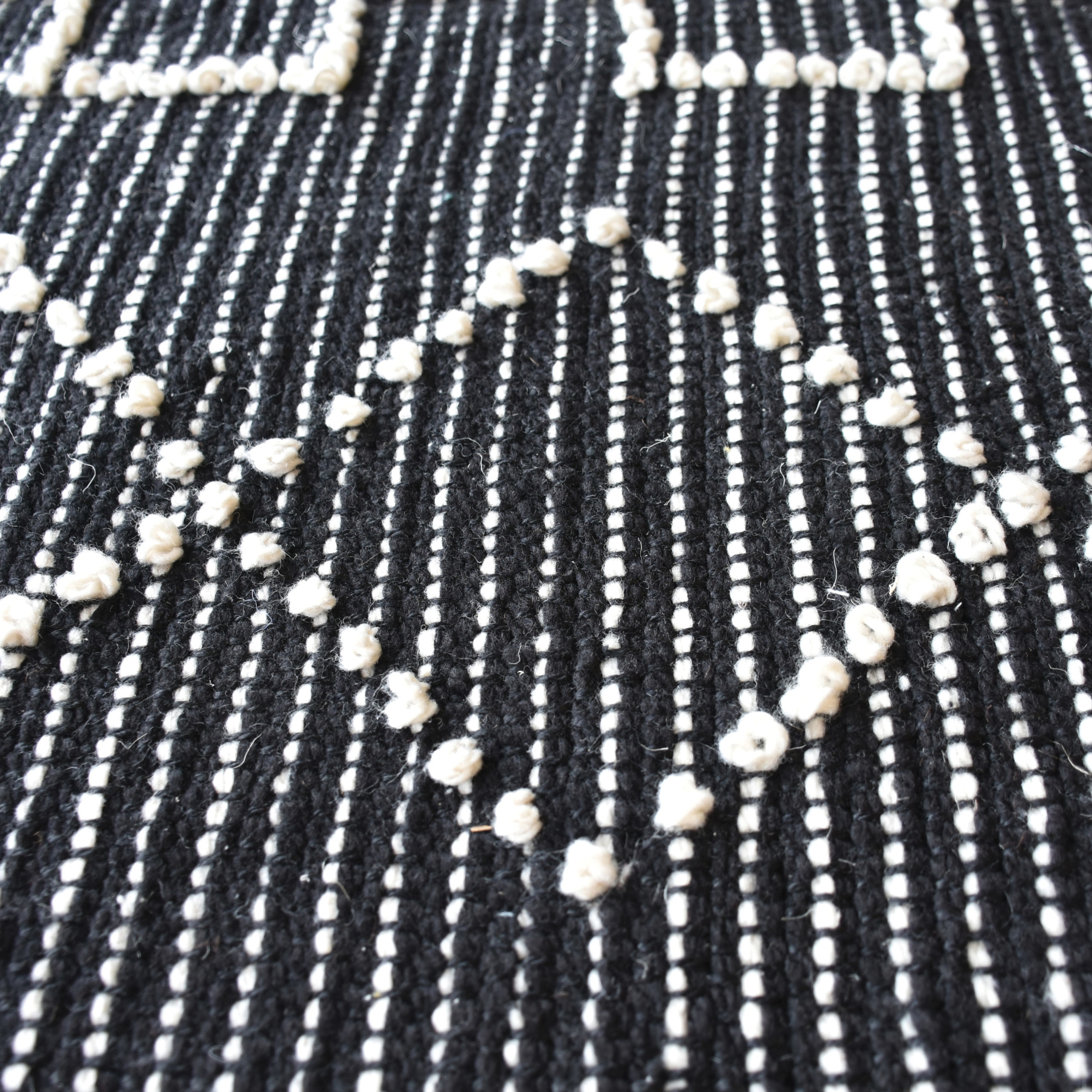 Tapis Gimie charbon ivoire 160×230 salon La Vallée du blanc Tapis Gimie charbon ivoire 160×230 salon Tapis La Vallée du blanc