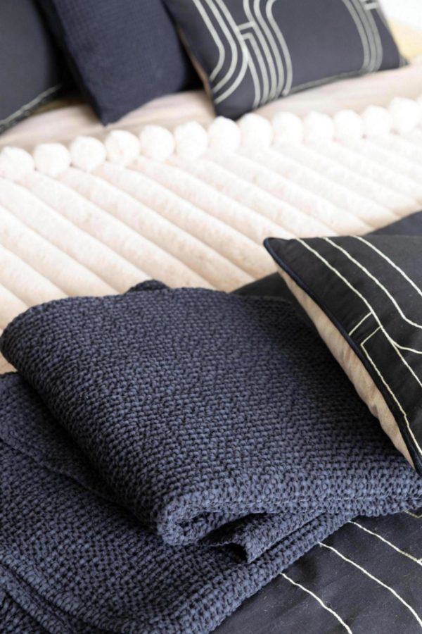 Plaid stonewashed Maia Caviar 140 x 200 Plaids La Vallée du blanc