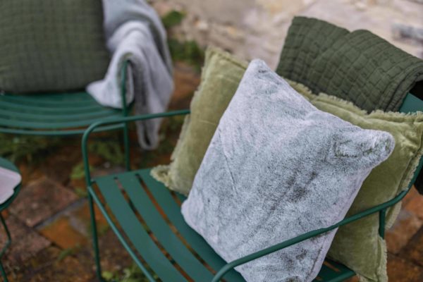 Coussin uni Fara Olive 30 x 50 Coussins La Vallée du blanc
