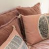 Coussin uni Fara Bois de rose 30 x 50 – Image 3
