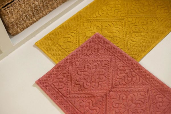 Tapis de bain uni Enzo Safran 54 x 64 Tapis de bain La Vallée du blanc