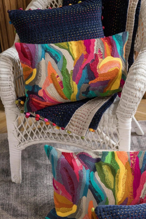 Coussin brodé Betty Multico 45 x 45 Coussins La Vallée du blanc