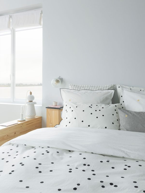 Taie d’oreiller Odette Milk 65 x 65 Taies d'oreiller La Vallée du blanc