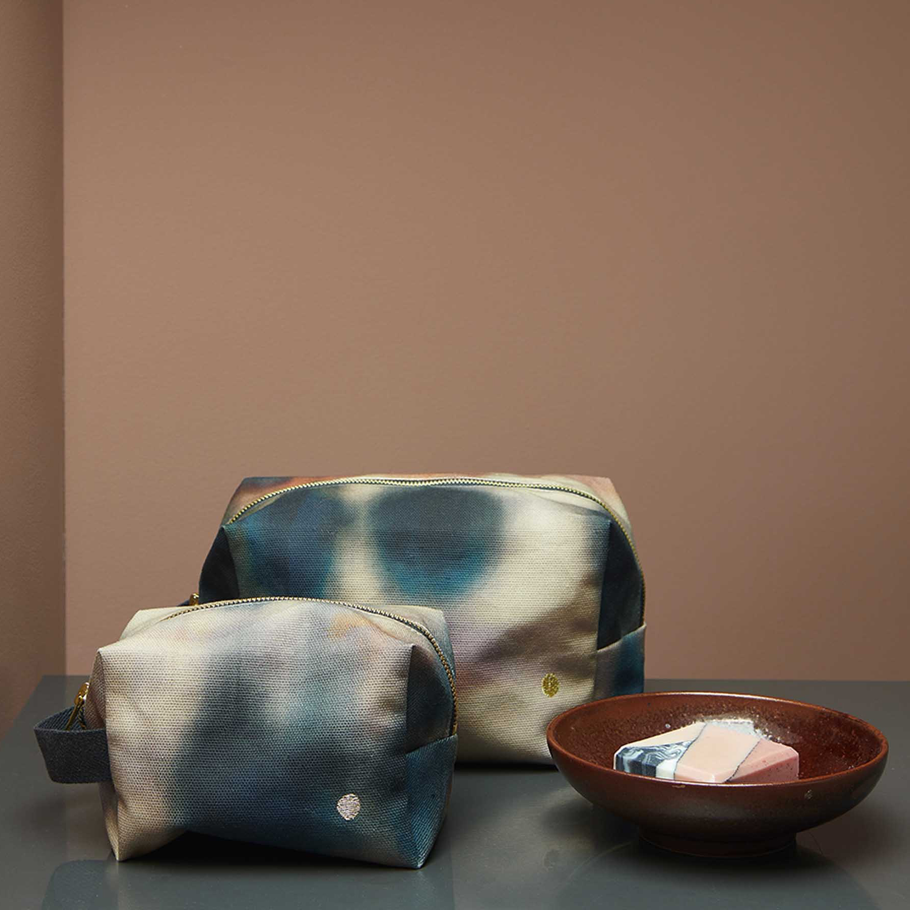 Trousse cube Iona Sasha Multicolore 22 x 14 x 10,5 La Vallée du blanc Trousse cube Iona Sasha Multicolore 22 x 14 x 10,5 Trousses cube La Vallée du blanc